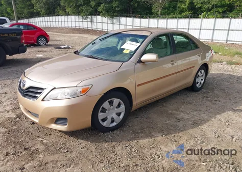 2010 Toyota Camry Se/Le/Xle z USA, uszkodzony, nr VIN 4T1BF3EK4AU029865